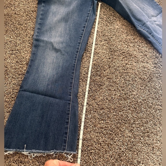 Articles of Society Flare Crop Jeans Size 31 Raw Hem Dark Wash Trendy Stretchy - Picture 8 of 12